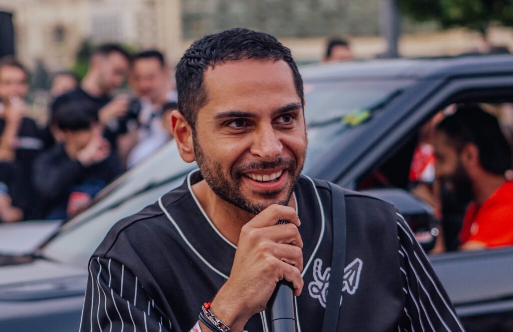 Omid Mouazzen Vermögen: Faktencheck 2026 zu Luxusautos, Autohaus und Einnahmen omid mouazzen vermögen